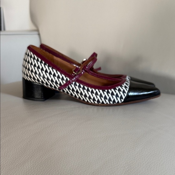 Chie Mihara Black and Burgundy Houndstooth Flats - Picture 3 of 7